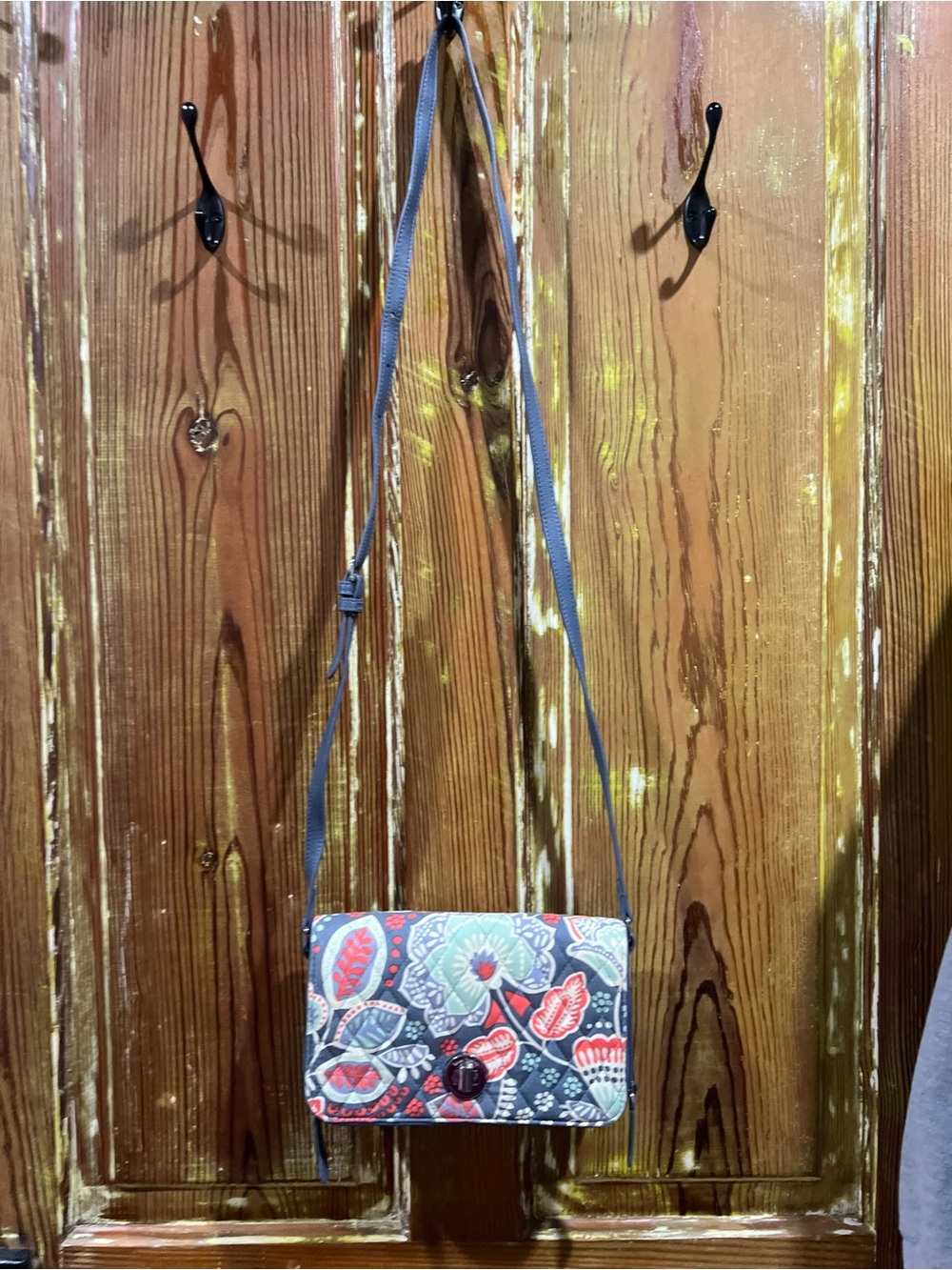 Vera Bradley Gay Crossbody w/Turnlock Closure
